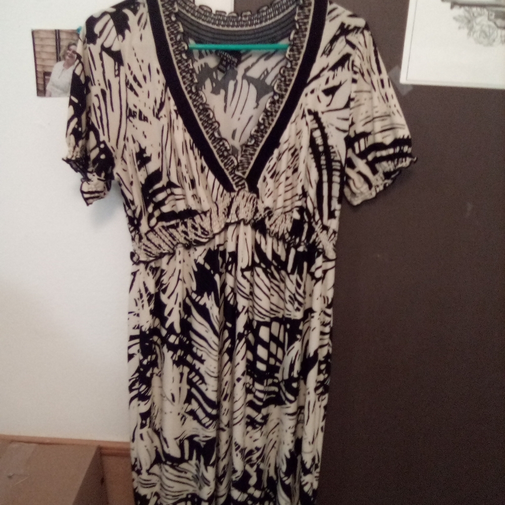 Dress - Picture 2 of 5